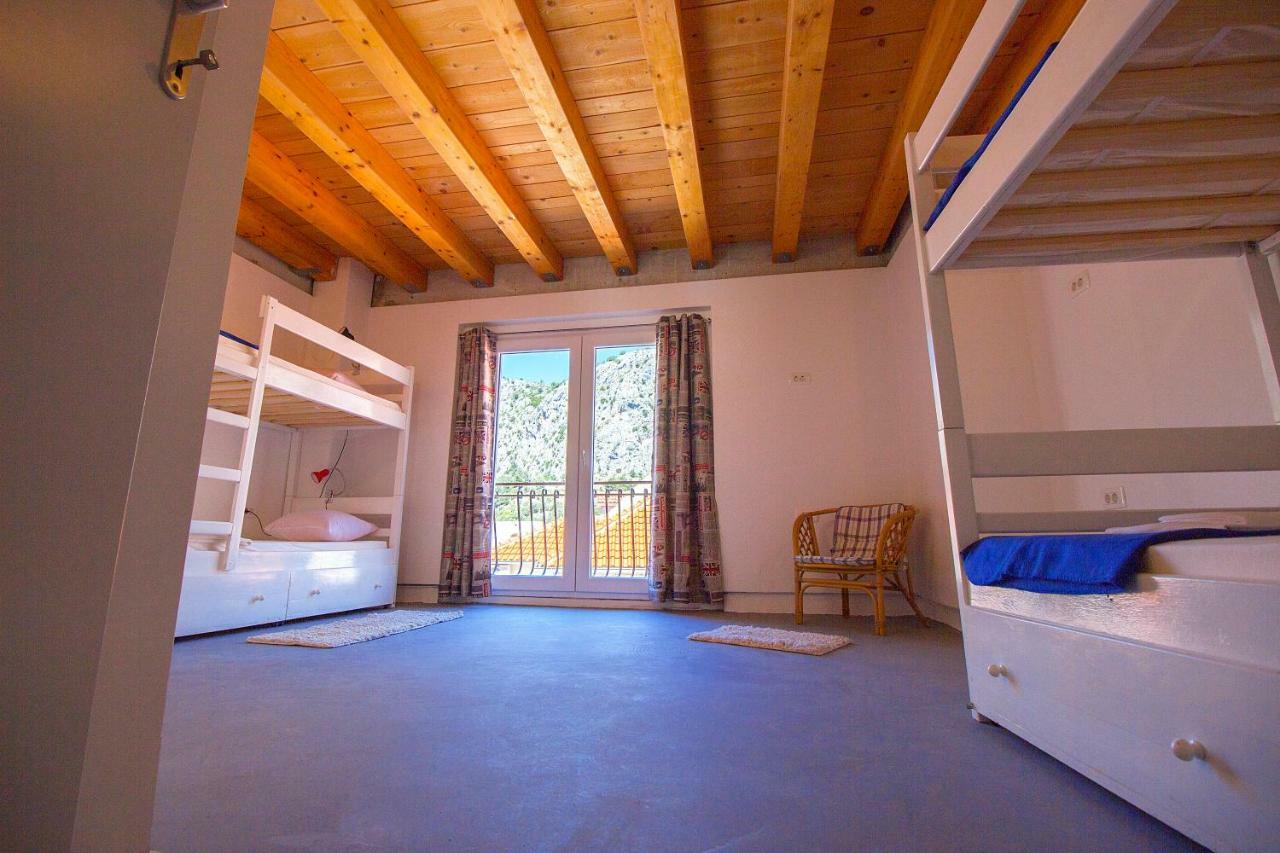 Hostel Omis Exterior photo